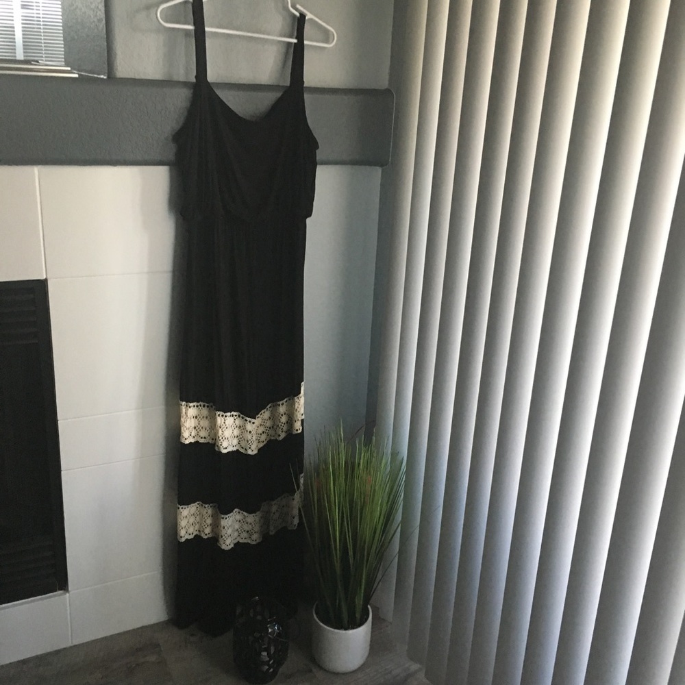 Black and Cream Maxi with Crochet Detail - Sz Lg